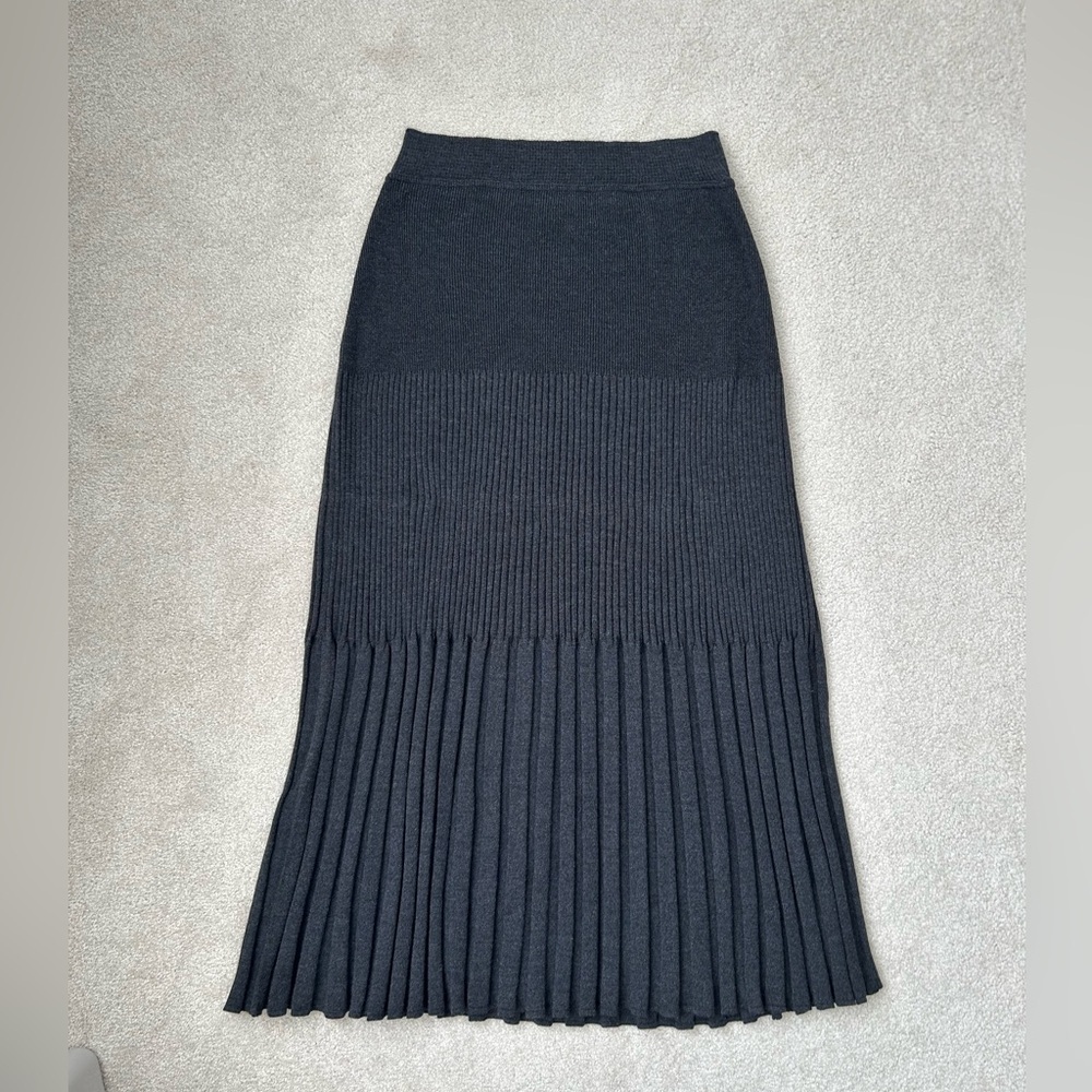 Elegant Black Pleated Skirt